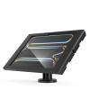 Compulocks iPad Pro M4 13" (2024), Apex Enclosure Tilting Stand 4" - Befestigungskit (Gehäuse, Aufstellung) - freiliegende Front- / Rückkamera und Sensoren - für Tablett - verriegelbar - Metallrahmen - Schwarz - Bildschirmgröße: 33.02 cm (13") - Wandmo